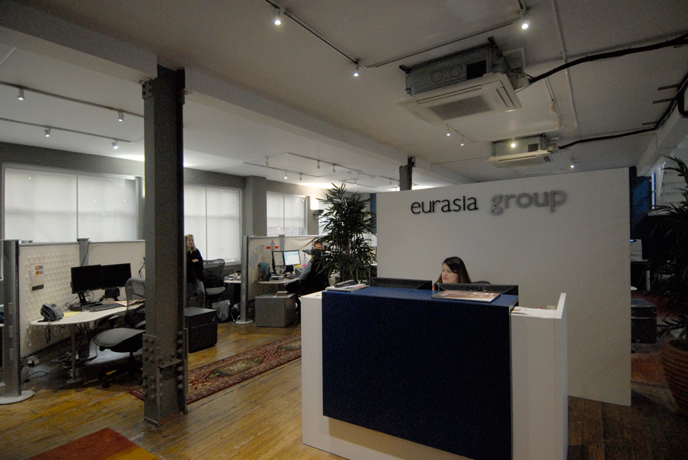 Eurasia Group London Office designed by Soluri Architecture - reception