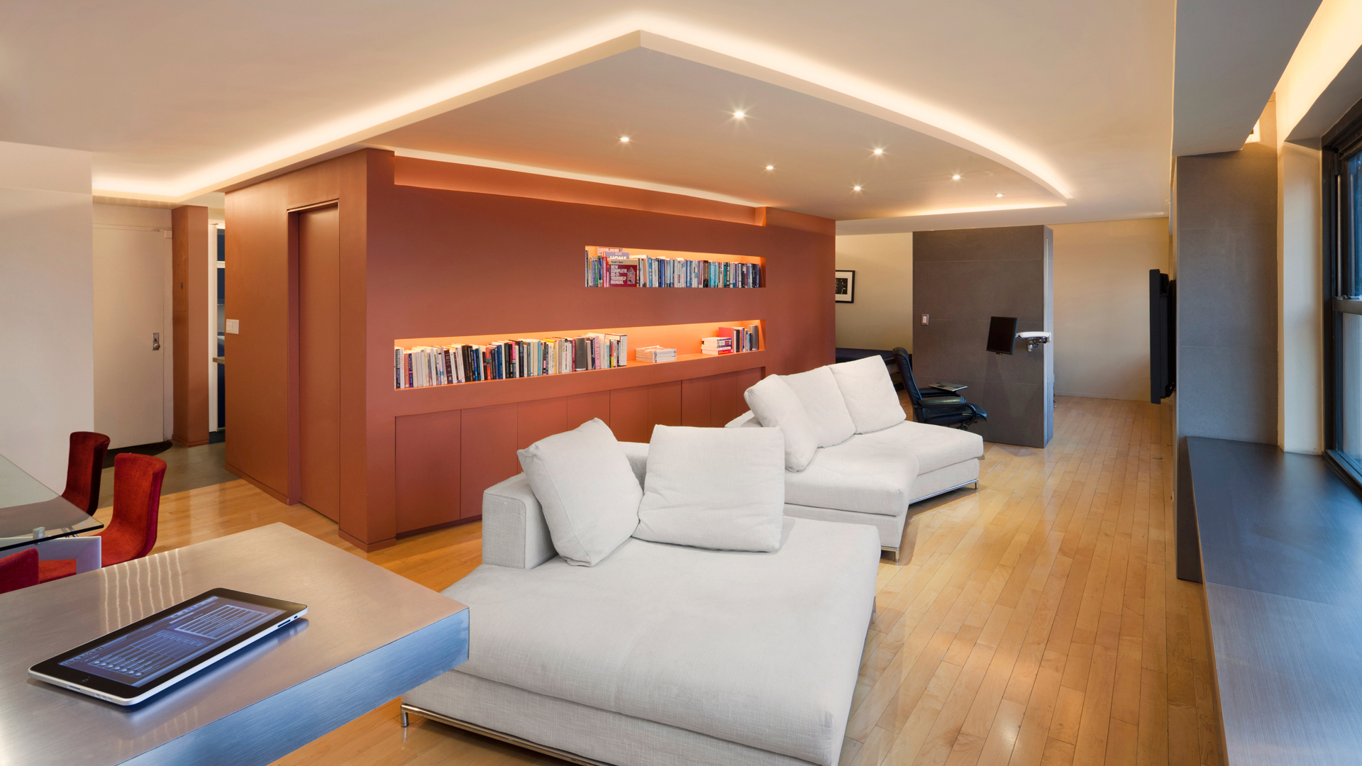 Living room of the Rosen Residence showing recessed lighting